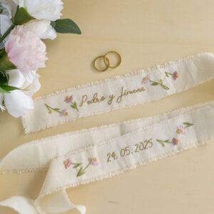 Cinta ramo de novia personalizada y bordada a mano | AroruaBodas