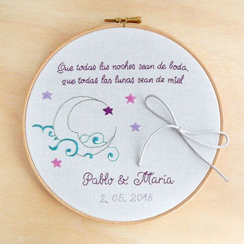 Porta Alianzas Bastidor Bordado a mano con frase de Rayuela de AroruaBodas