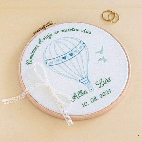 Porta alianzas bastidor bordado a mano modelo globo de AroruaBodas