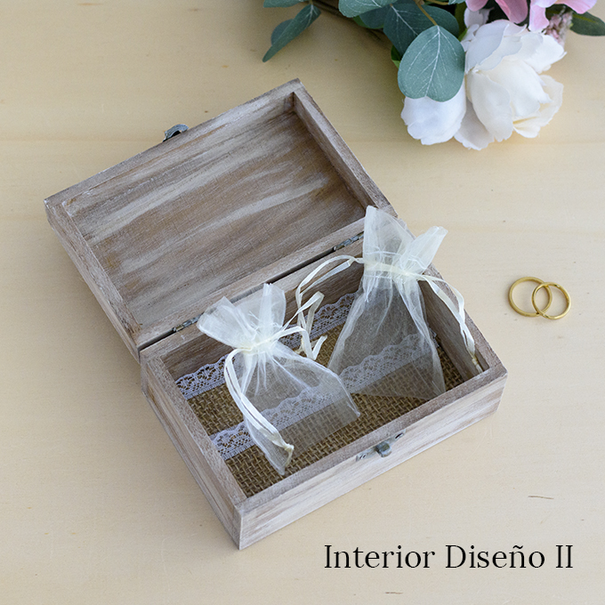 Interior Caja porta alianzas y arras de madera acabado Shabby chic de AroruaBodas