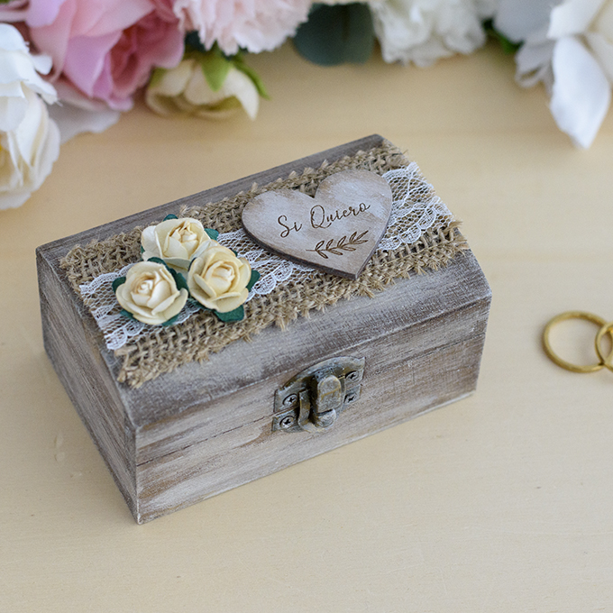 Cofre porta alianzas vintage listo para enviar de Arorua Bodas